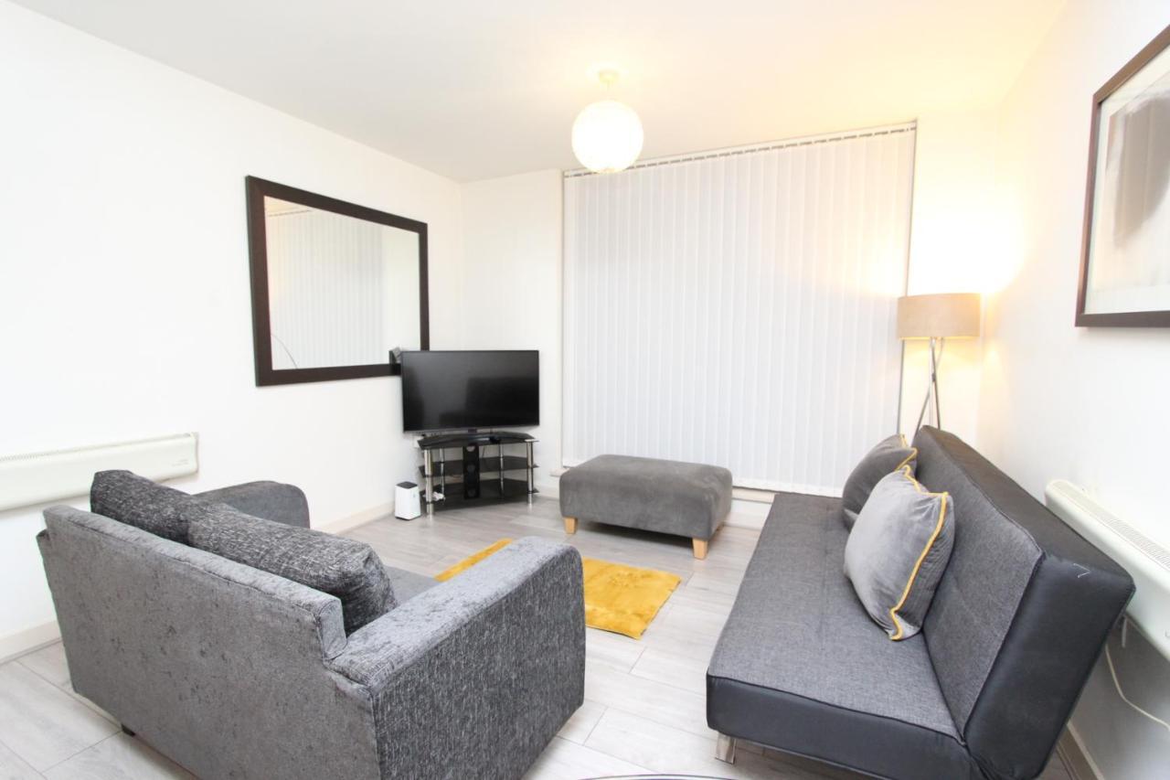 Spacious 1- Bedroom Apartment In E16 London Bagian luar foto